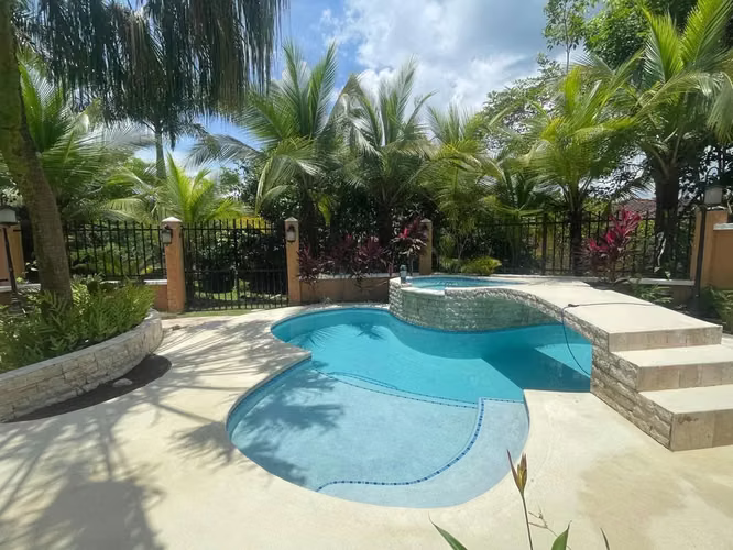 VENTA CASA EN CLAYTON 450 M2 CON PISCINA CLAYTON VILLAGE