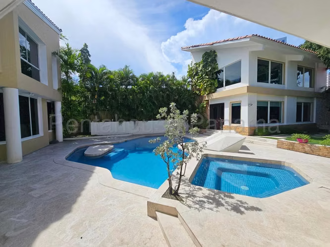 Casa en venta en Altos de Golf, Panama  27EPP436