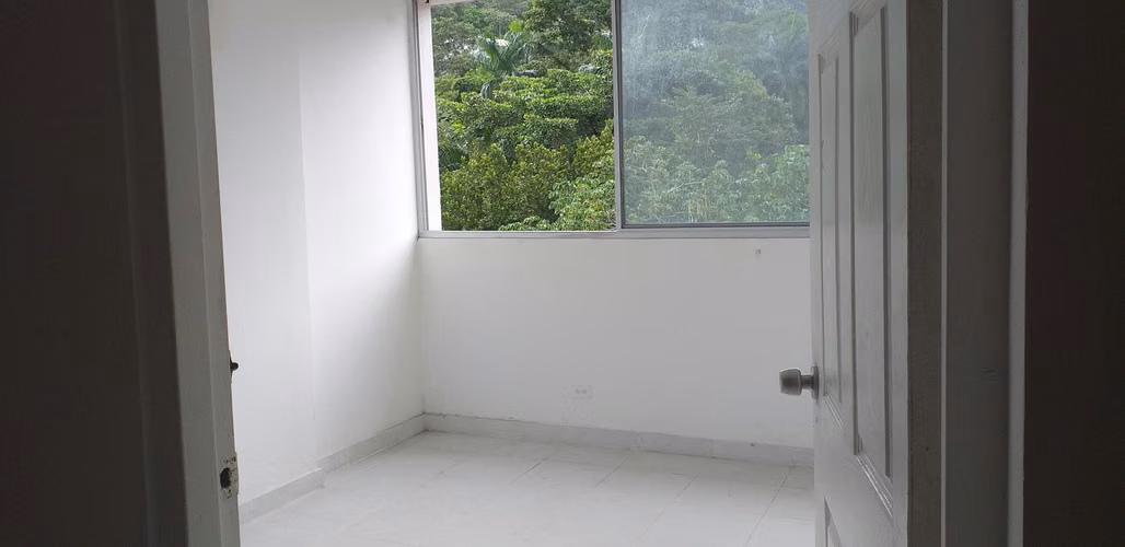 VENTA DE EDIFICIO EN ANCON  - TROPICANA