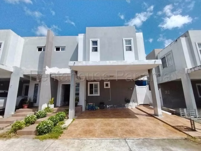 VENTA DE CASA BRISAS DEL GOLF GM
