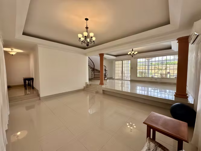 Se vende casa en Altos de Panama con patio y piscina
