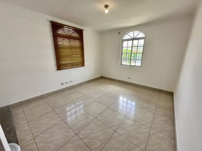 Se vende casa en Altos de Panama con patio y piscina