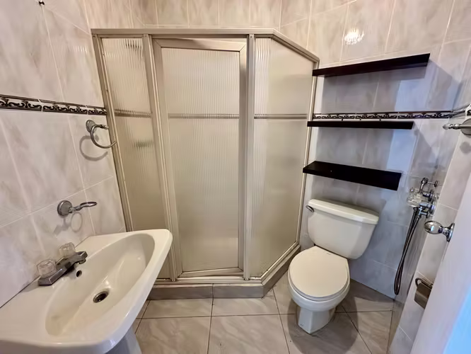 Se vende casa en Altos de Panama con patio y piscina