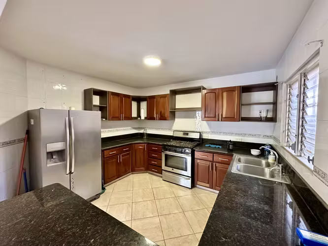Se vende casa en Altos de Panama con patio y piscina