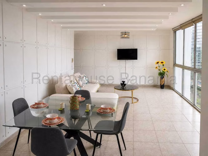 Venta de Hermoso Apartamento amoblado en Bella Vista 27*337Mfk