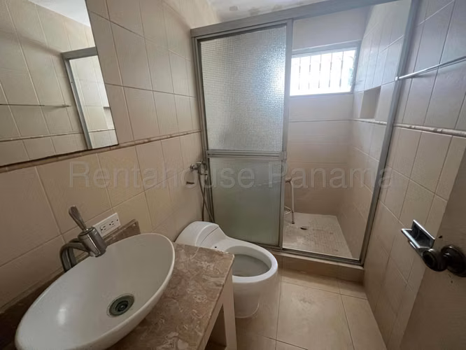 Hermosa Casa Dúplex en Venta en Altos del Golf 27PPM849