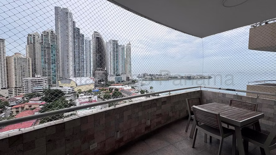 Apartamento en Venta Totalmente Remodelado con Finos acabados en Paitilla 27*298Mfk