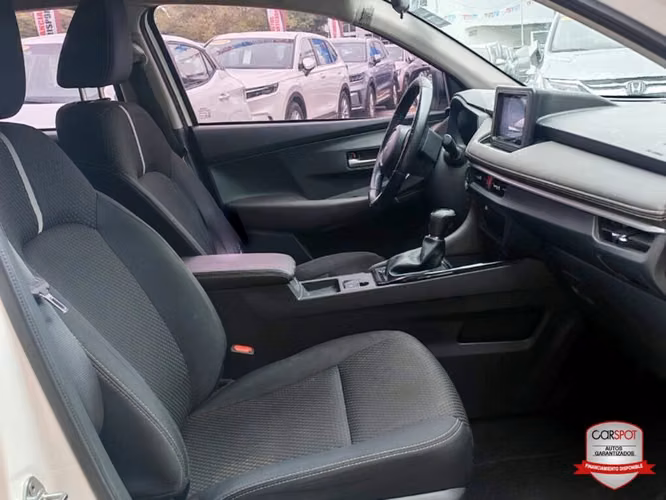 Toyota Yaris E 2023 Automática EG8266 - Imagen 8