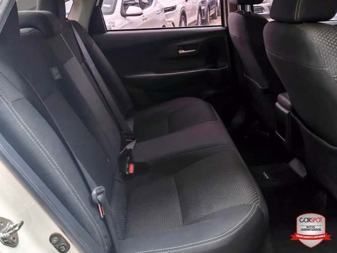 Toyota Yaris E 2023 Automática EG8266 - Imagen 7