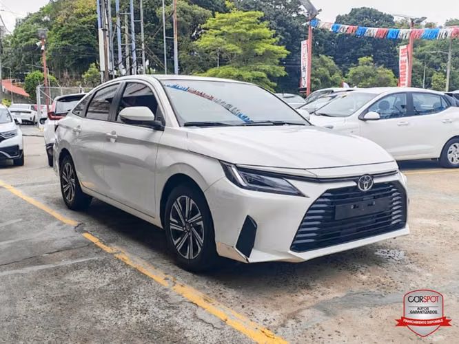 Toyota Yaris E 2023 Automática EG8266 - Imagen 3