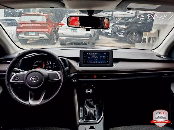 Toyota Yaris E 2023 Automática EG8266 - Imagen 9