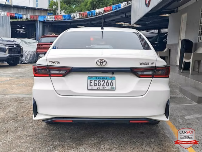 Toyota Yaris E 2023 Automática EG8266 - Imagen 5