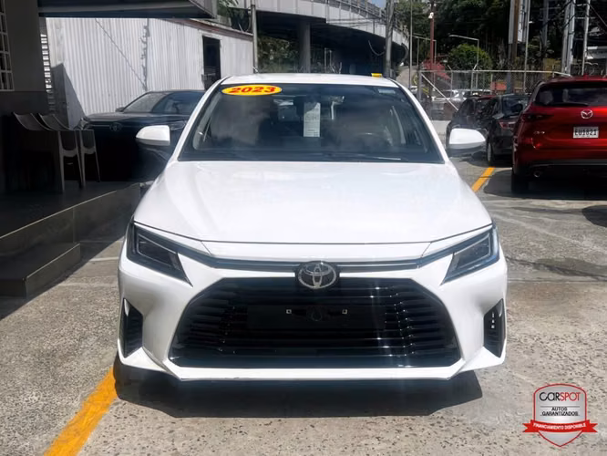 Toyota Yaris E 2023 Automática EG8262