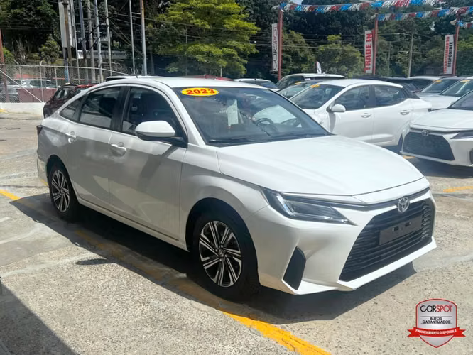 Toyota Yaris E 2023 Automática EG8262