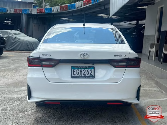 Toyota Yaris E 2023 Automática EG8262