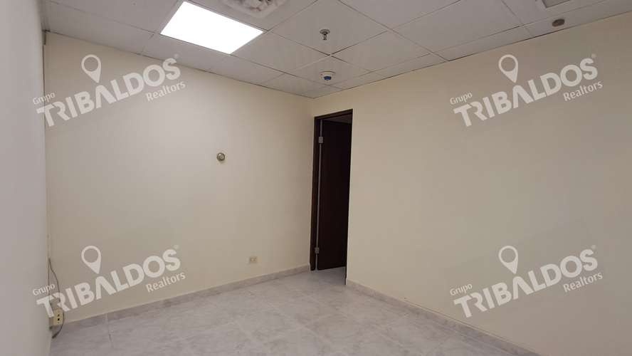 VENTA DE OFICINA EN PH WORLD TRADE CENTER - Imagen 6