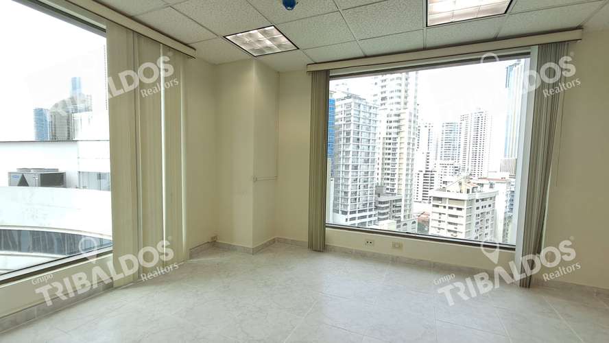 VENTA DE OFICINA EN PH WORLD TRADE CENTER - Imagen 4