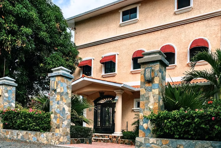 Playa Corona. Casa Caracol. 820mts 9r 9.5b frente al mar $995,000.00 - Imagen 10