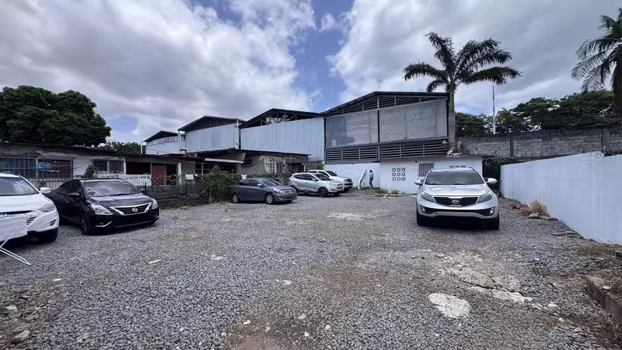 Casa en Venta en Parque Lefevre 27LDC159