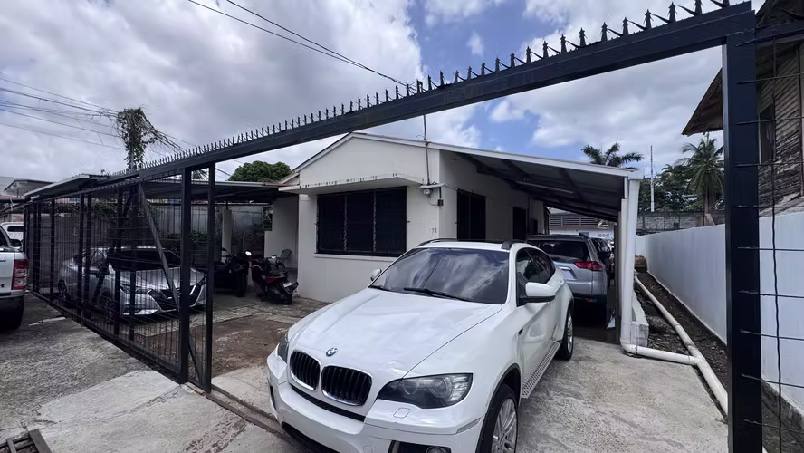 Casa en Venta en Parque Lefevre 27LDC159