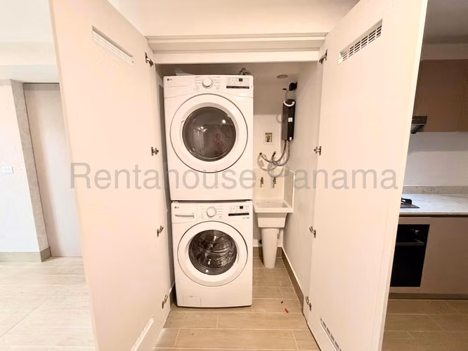 Apartamento en Alquiler en Bella Vista. PH ARMONIA. 27LDC97