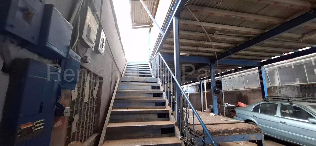 vCasa Comercial con terreno de 500 m² en Parque Lefevre