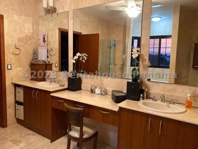 Casa de 421m2 en venta en PH El Doral Costa Sur
