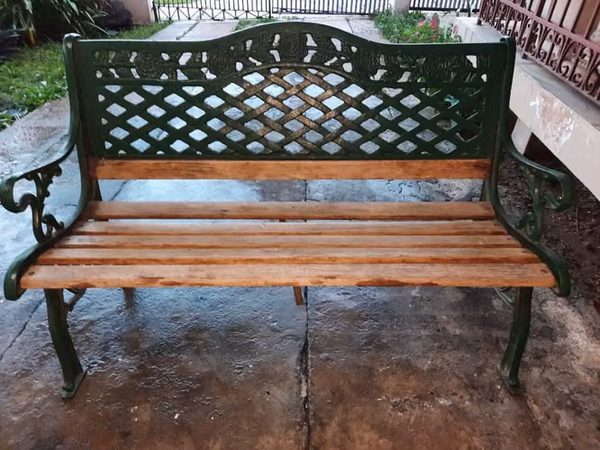 Banca de Jardín de Hierro Fundido y Madera – Clásica, Resistente y Elegante [Negociable]