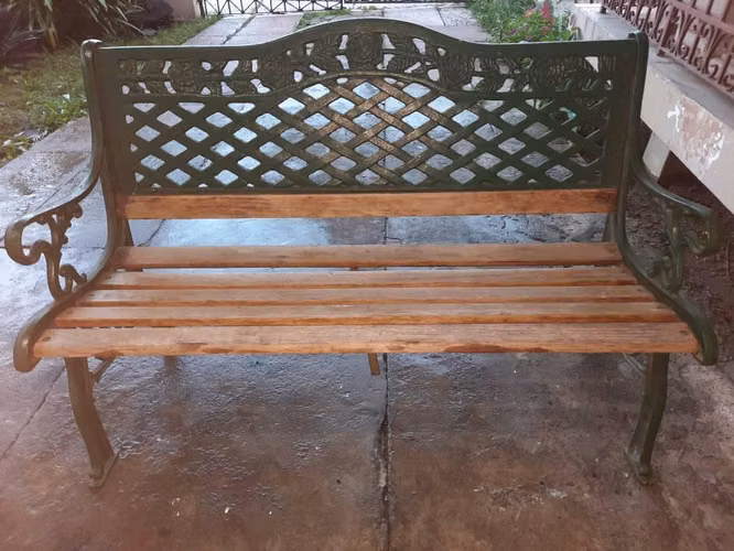 Banca de Jardín de Hierro Fundido y Madera – Clásica, Resistente y Elegante [Negociable]