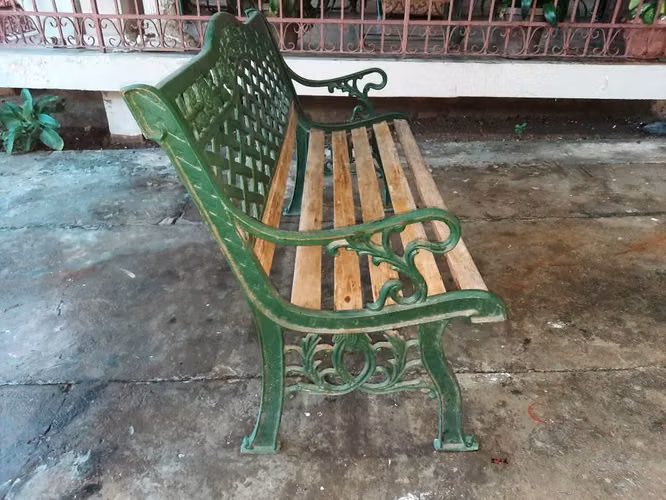 Banca de Jardín de Hierro Fundido y Madera – Clásica, Resistente y Elegante [Negociable]