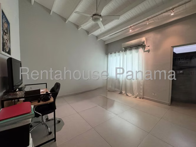 Vendo Casa de 348 m² en La Alameda, Betania 27-338GG