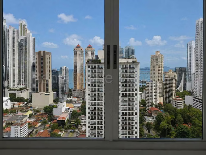 Vendo Apartamento de 100 m² en PH The Seawaves, Bellavista 27-337GG