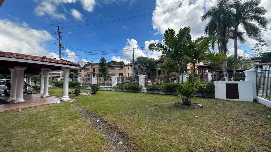 Casa en Clayton - Alquiler
