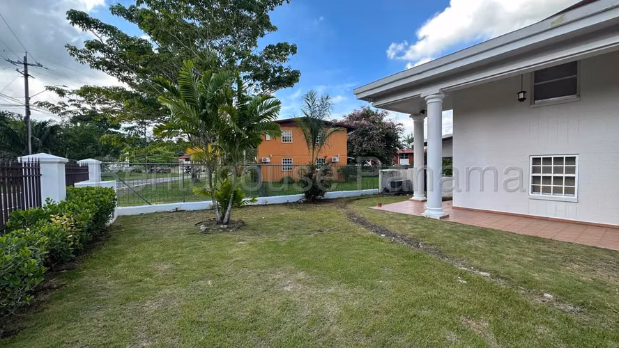 Casa en Clayton - Alquiler