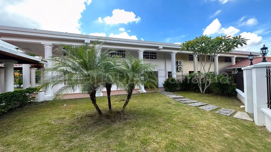 Casa en Clayton - Alquiler