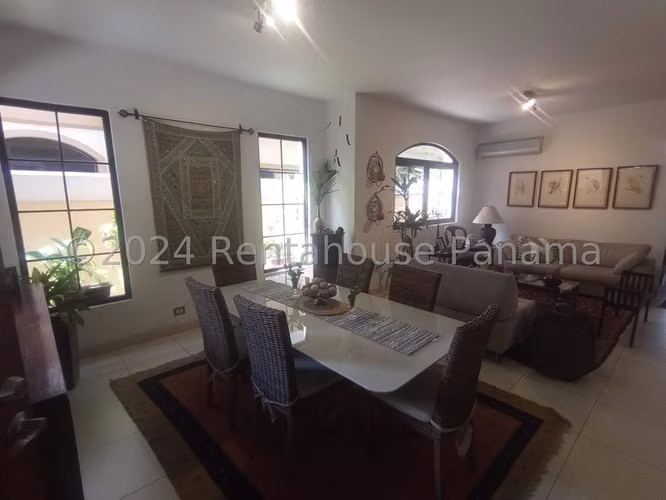 Casa de 361m2 en venta en Costa Sur PH El Doral