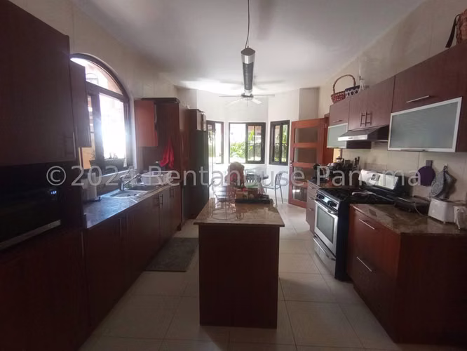 Casa de 361m2 en venta en Costa Sur PH El Doral