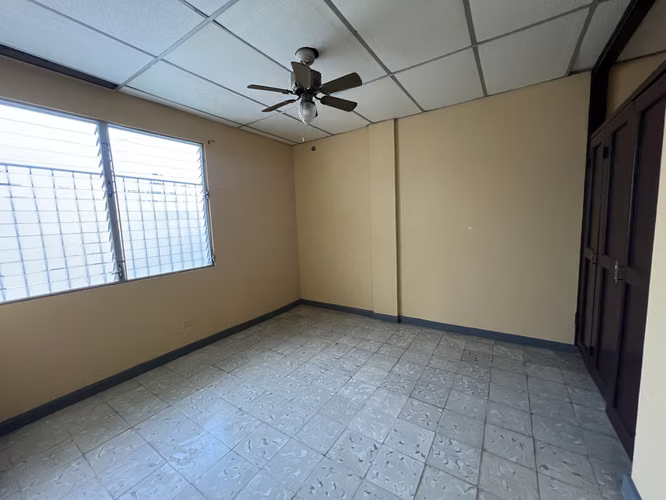 Se alquila amplio apartamento en  La Locería – Excelente ubicación