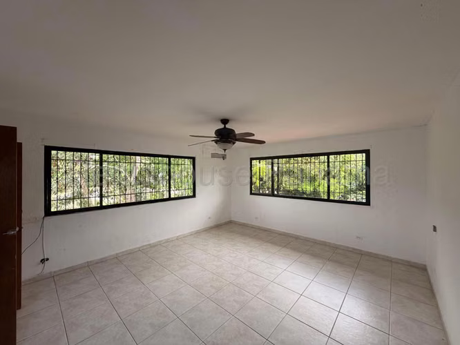 Venta Casa Las Cumbres - YD