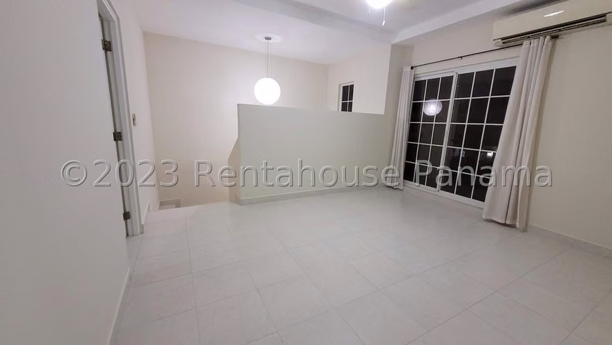 Venta Casa Quintas de Versalles Costa Sur 27YCG902