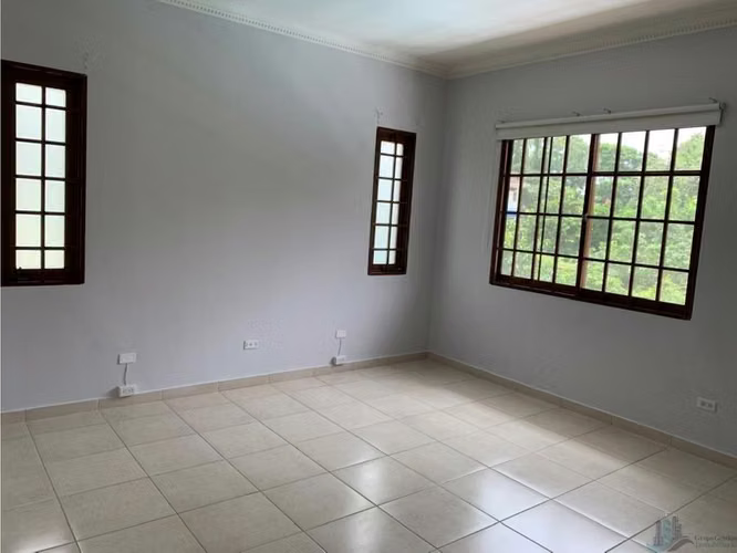 VENTA CASA CLAYTON 500M2 CON PISCINA CAMINO DE CRUCES CV