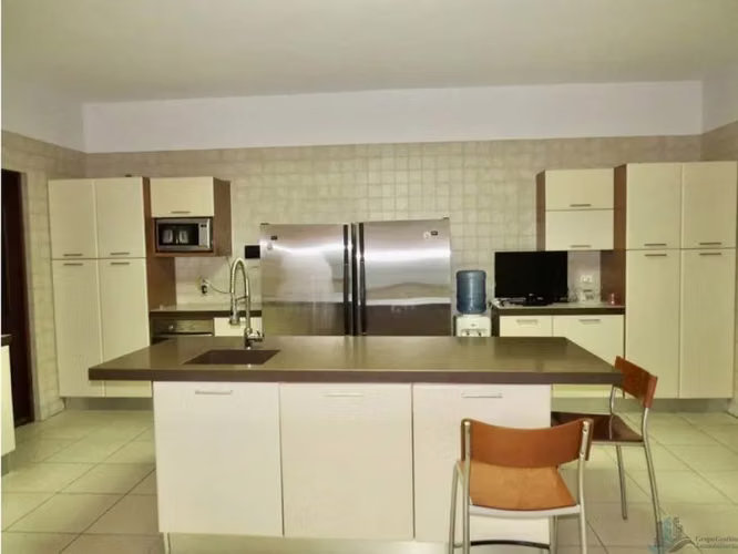VENTA CASA CLAYTON 500M2 CON PISCINA CAMINO DE CRUCES CV