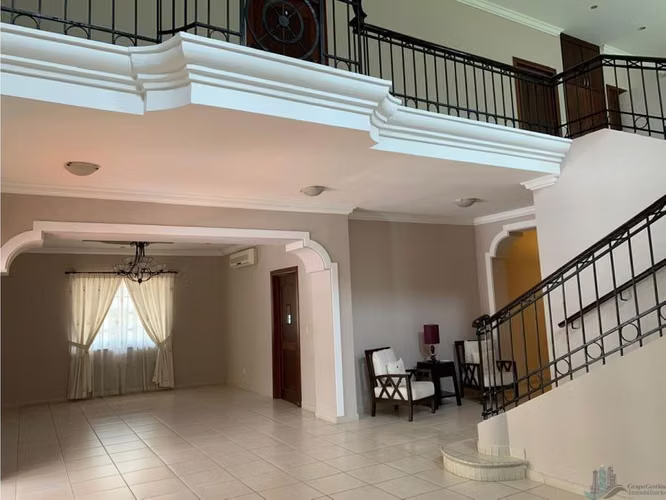 VENTA CASA CLAYTON 500M2 CON PISCINA CAMINO DE CRUCES CV