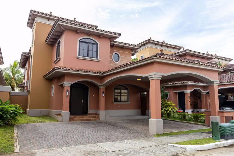 House for Sale – PH El Doral, South Coast - DG