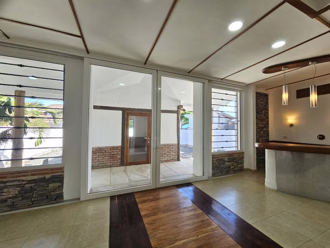 Casa de Concepto Abierto en Pedasí Centro, Panama