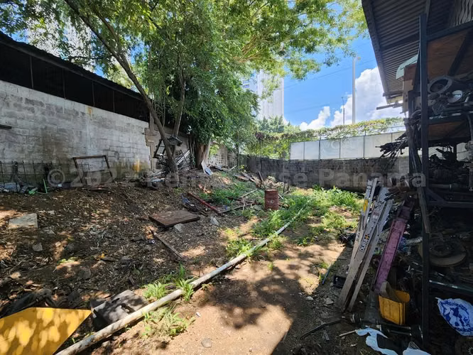 Venta de lote completo de 1,023 m²  en Rio Abajo