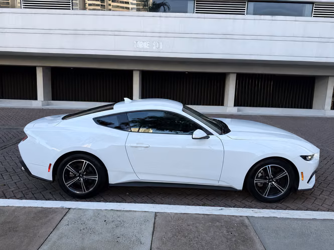 Ford Mustang Fastback semi nuevo