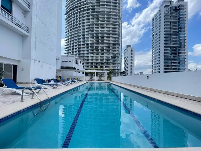 Melissa Foster Luxury alquila apartamento en PH SKY, Avenida Balboa. MFR2086