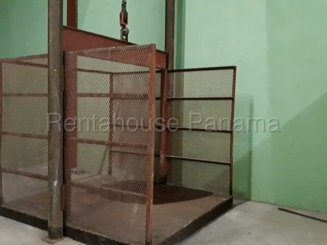 Galera en Alquiler en Colón YM