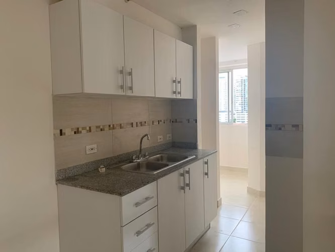 Alquiler de apartamento en avenida 12 de Octubre PH New Town